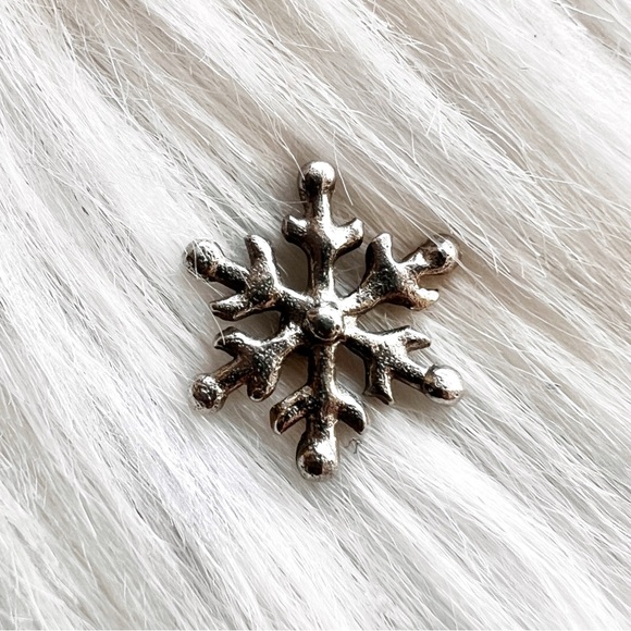 VINTAGE Sterling Silver Winter Snowflake Tie Tack • Pin .925 Holiday Gift Unisex - Picture 2 of 5